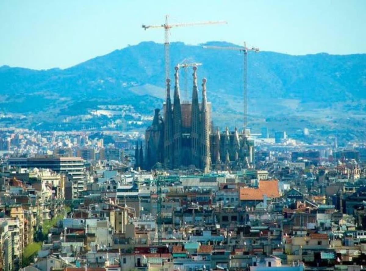 Apartment Ramblas Spacious & Design 4br Flat With Balcony 15m Ramblas *