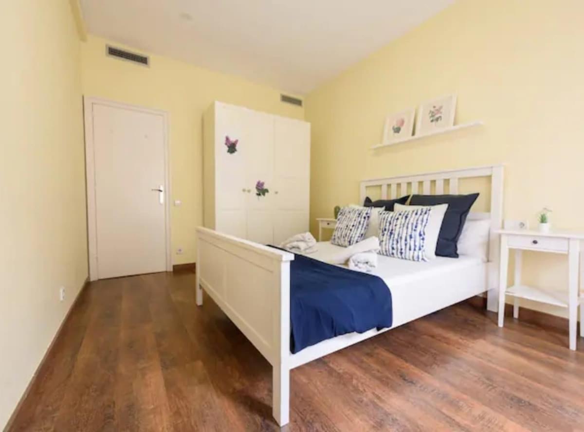 Apartment Ramblas Spacious & Design 4br Flat With Balcony 15m Ramblas